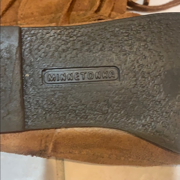 Minnetonka 3 Layer Fringe Boot - Picture 3 of 12